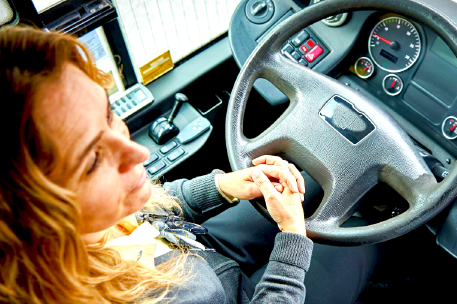 LAS MUJERES AL VOLANTE DICEN ¡ACÁ ESTAMOS!